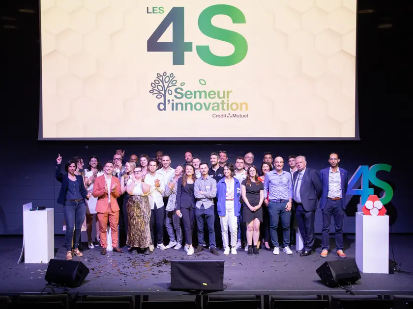 Les finalistes du concours 4S du Crédit Mutuel réunis sur scène
